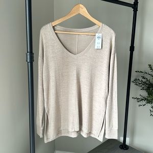 NWT Abercrombie & Fitch soft a&f cozy oversized v-neck shirt. Size Small